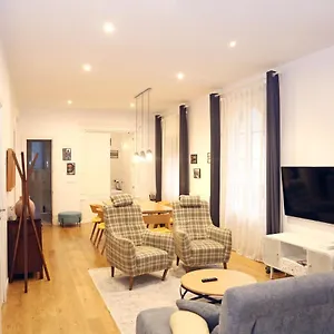 Piso Exclusivo Frente Al Casco Viejo Con Parking Gratis , Bilbao Spagna